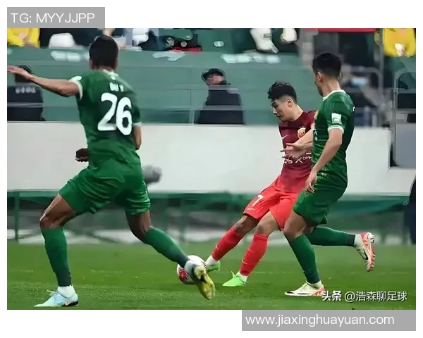 赛后分析:上海足球队与北京足球队在比赛中的速度对比与战术探讨 赛后分析:上海足球队与北京足球队在比赛中的速度对比与战术探讨