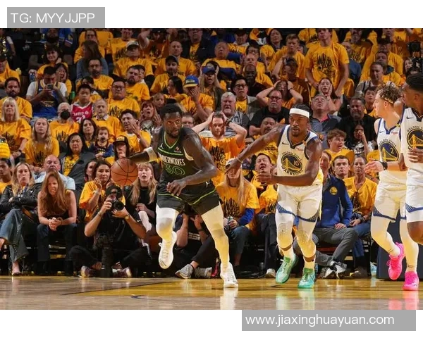 勇士与森林狼激战正酣双方球员全力以赴争夺胜利荣耀