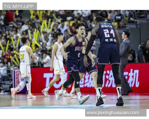 哈德斯联赛对决谢菲尔全力争胜展现球队实力与战术魅力