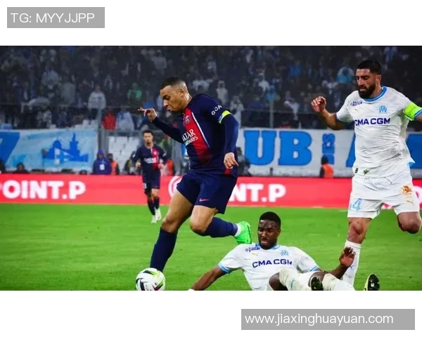 巴萨与里昂对决时间揭晓引发球迷热议与期待 巴萨与里昂对决时间揭晓引发球迷热议与期待