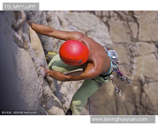 重庆极限运动队在世界攀岩锦标赛中以54分领先积分榜，展现强大实力