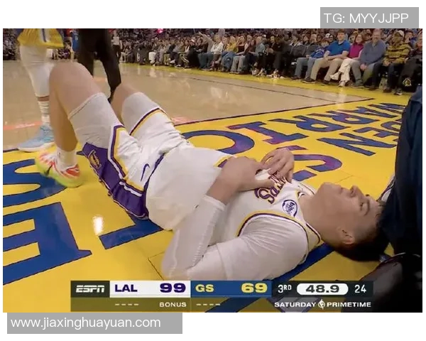 勇士与湖人激战正酣直播在线全程跟踪精彩瞬间不容错过