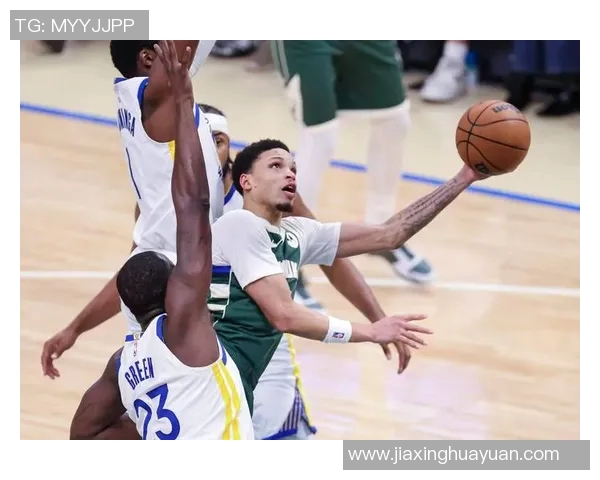 勇士与雄鹿常规赛精彩对决分析与赛后点评